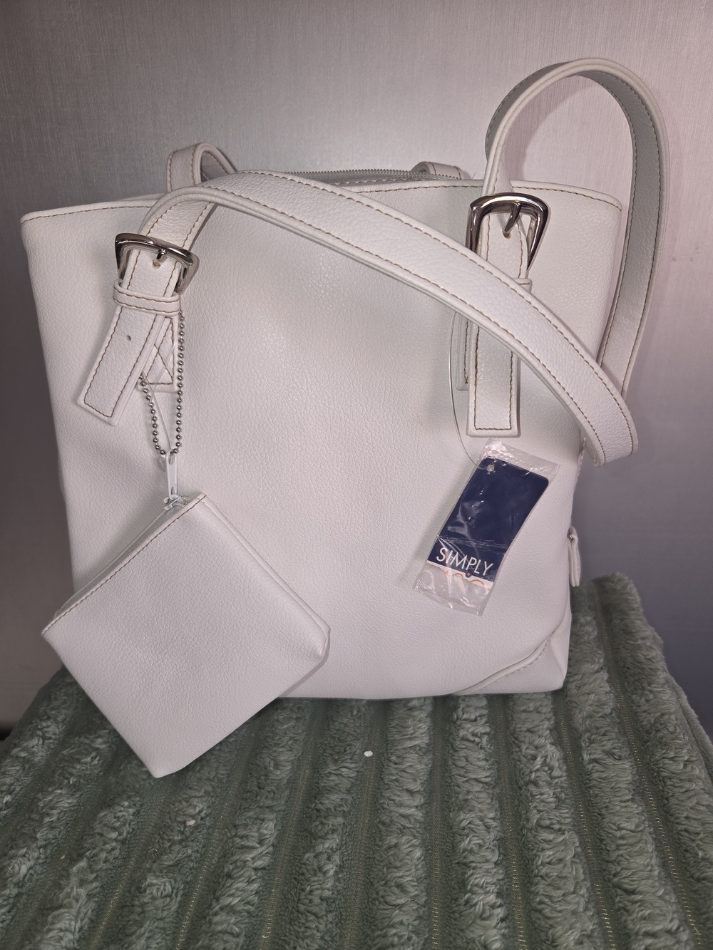Simply Basic Faux Leather White Tote/purse W/ Tags. Attached Wristlet. Read Desc